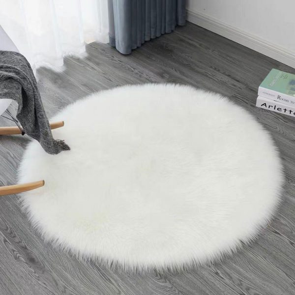 white-fluffy-sheepskin-rug